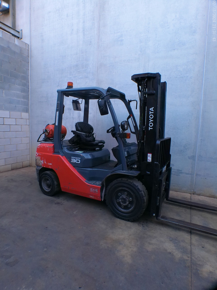 Toyota 02-8FGF30 MATRICULADA - מלגזת LPG: תמונה 1 Toyota 02-8FGF30 MATRICULADA - מלגזת LPG: תמונה 1