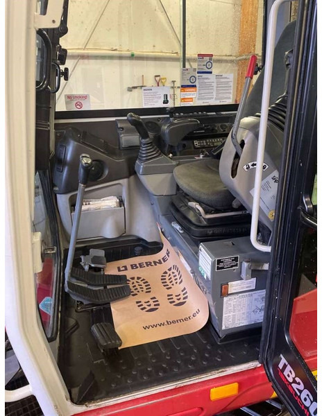 Takeuchi TB 240 - מיני מחפר: תמונה 5 Takeuchi TB 240 - מיני מחפר: תמונה 5