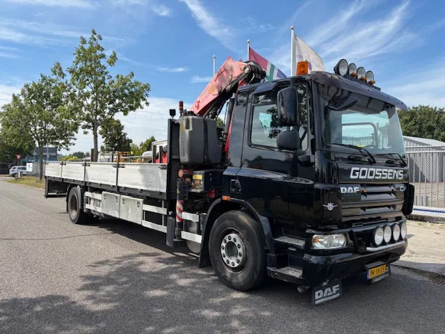 DAF CF 75.250 4x2 Fassi F215 crane Radio controlled Flat bed body - משאית מנוף: תמונה 4 DAF CF 75.250 4x2 Fassi F215 crane Radio controlled Flat bed body - משאית מנוף: תמונה 4