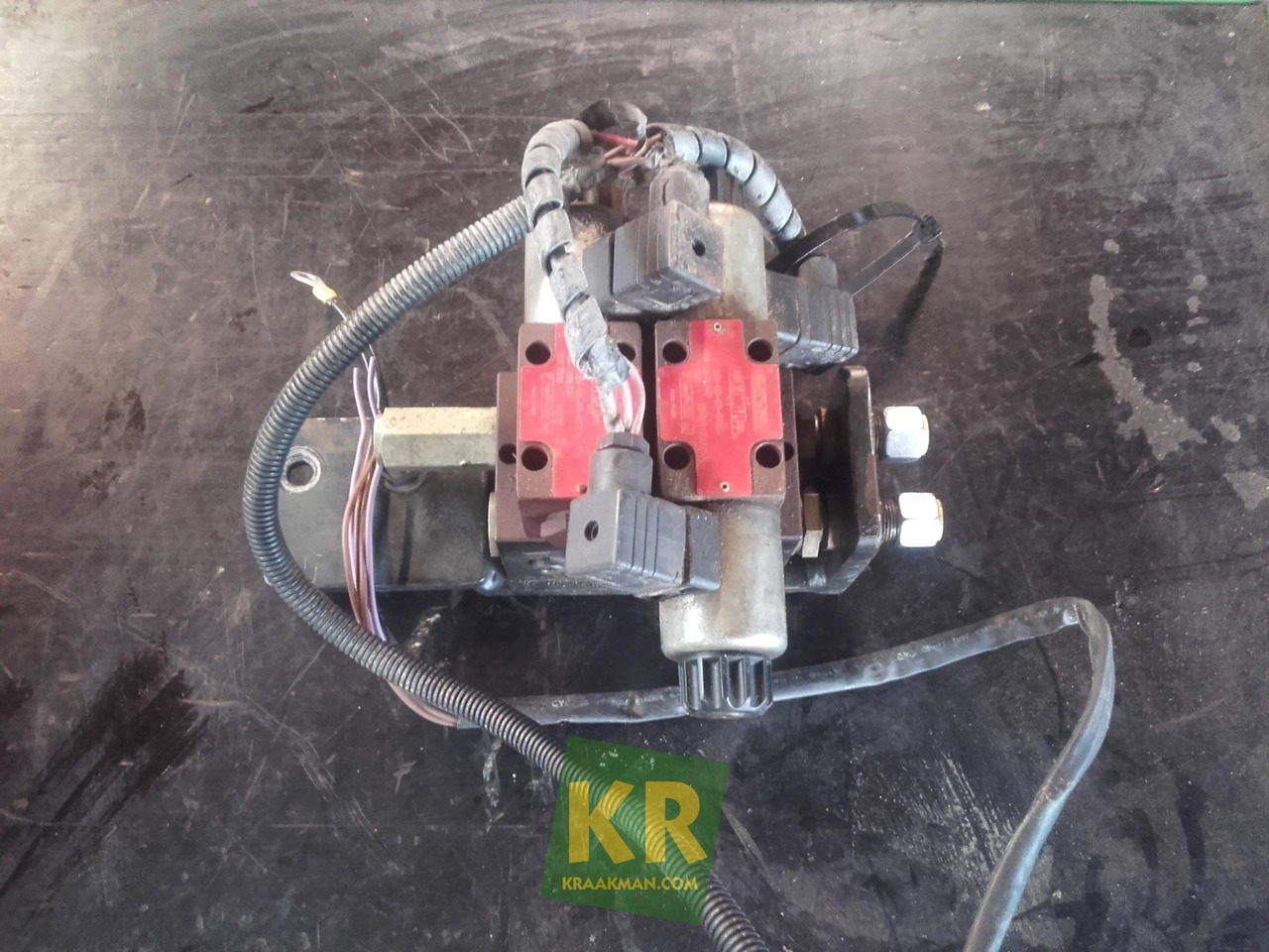 1100 Controller John Deere - מערכת ניווט עבור טרקטור חקלאי: תמונה 4 1100 Controller John Deere - מערכת ניווט עבור טרקטור חקלאי: תמונה 4