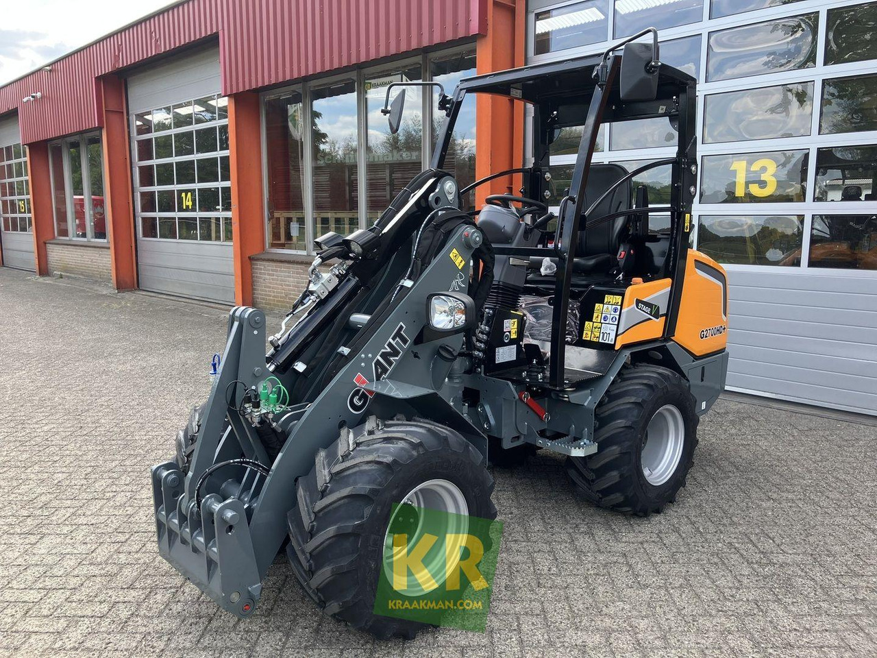 G2700 HD+ Giant - מעמיס קומפקטי: תמונה 1 G2700 HD+ Giant - מעמיס קומפקטי: תמונה 1