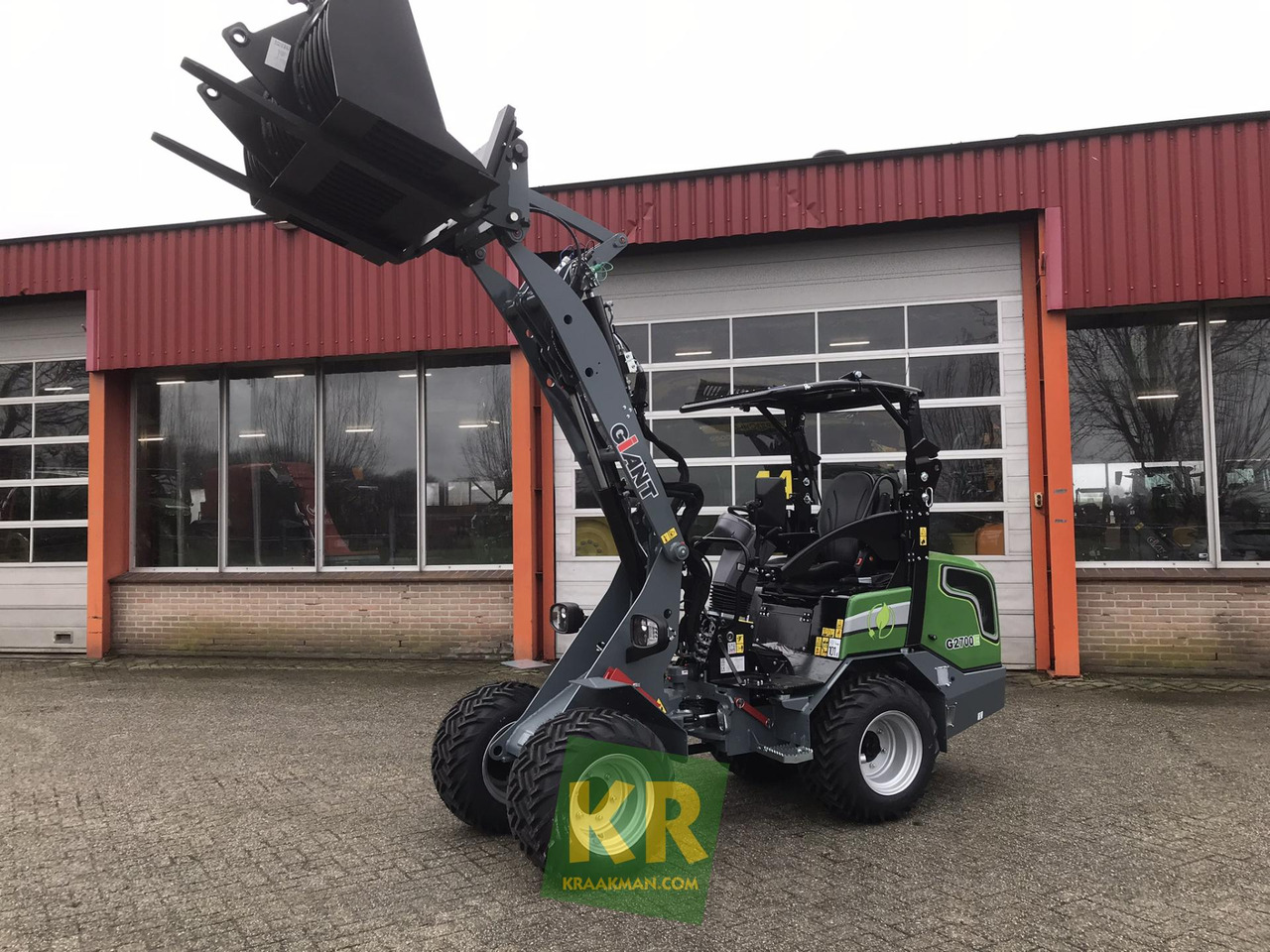 G2700E Giant - מעמיס קומפקטי: תמונה 2 G2700E Giant - מעמיס קומפקטי: תמונה 2