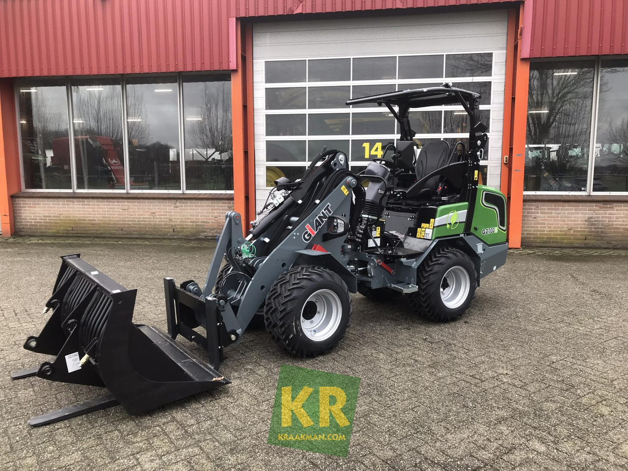 G2700E Giant - מעמיס קומפקטי: תמונה 1 G2700E Giant - מעמיס קומפקטי: תמונה 1