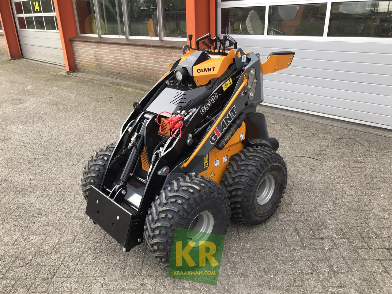 GS900 Giant - מעמיס היגוי החלקה: תמונה 1 GS900 Giant - מעמיס היגוי החלקה: תמונה 1