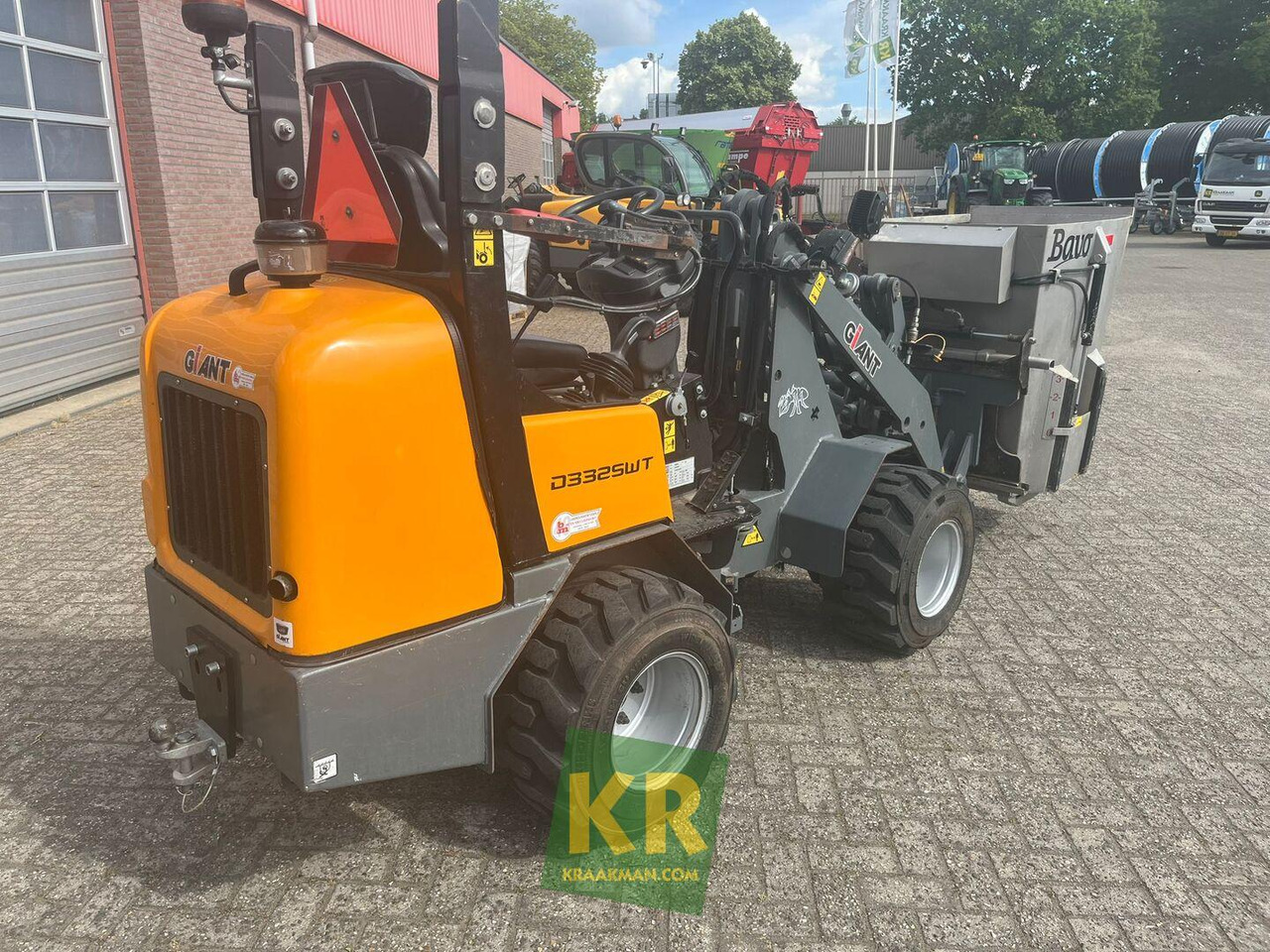 Giant D332 - מעמיס קומפקטי: תמונה 5 Giant D332 - מעמיס קומפקטי: תמונה 5
