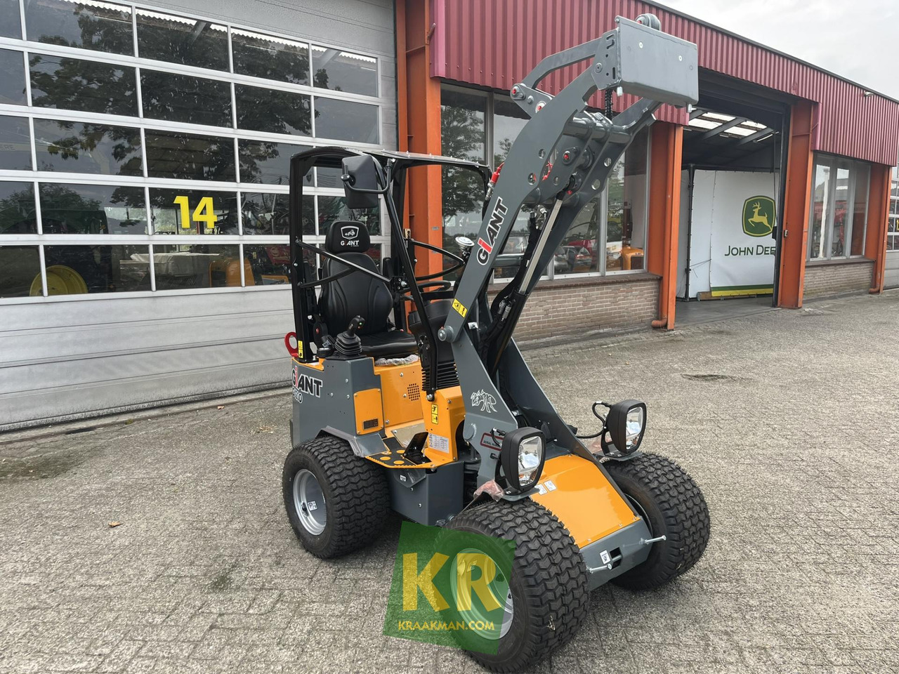 Giant G1200 - מעמיס קומפקטי: תמונה 3 Giant G1200 - מעמיס קומפקטי: תמונה 3