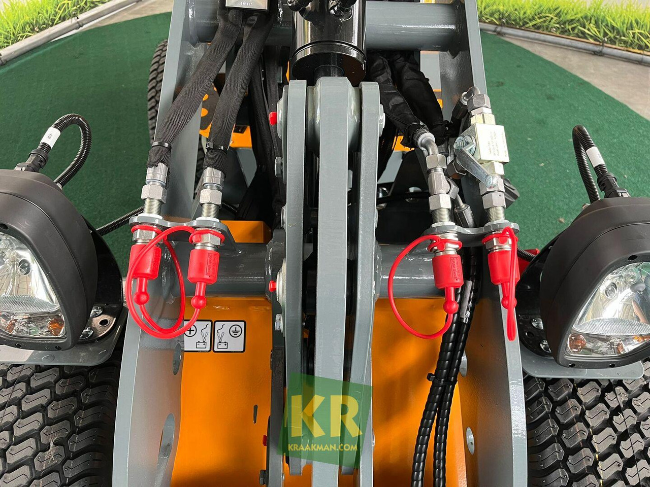 Giant G1200 - מעמיס קומפקטי: תמונה 5 Giant G1200 - מעמיס קומפקטי: תמונה 5