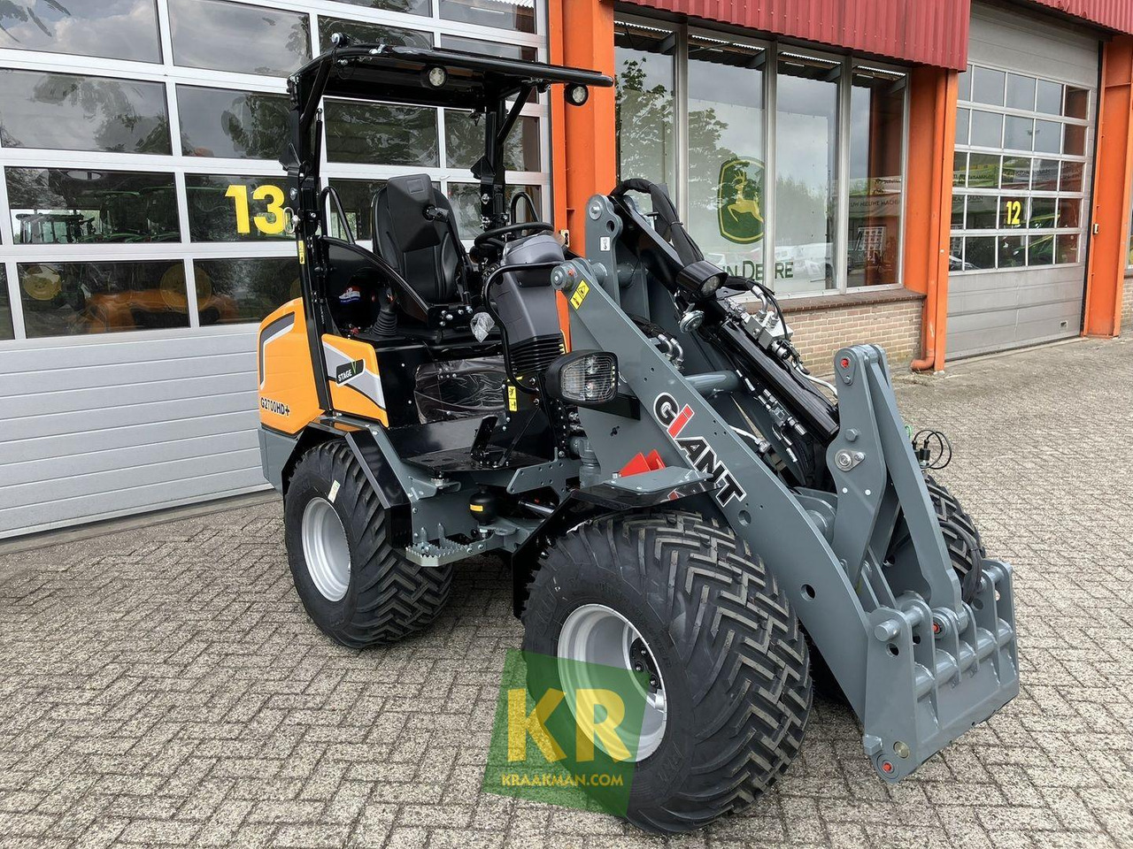 Giant G2700 HD - מעמיס קומפקטי: תמונה 2 Giant G2700 HD - מעמיס קומפקטי: תמונה 2