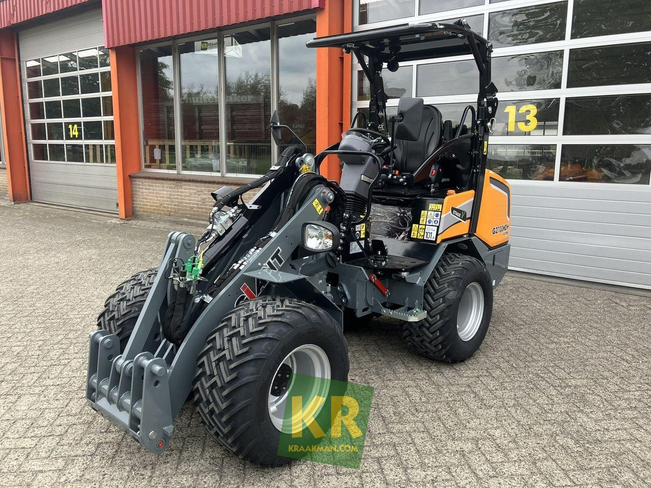 Giant G2700 X-tra HD+ - מעמיס קומפקטי: תמונה 1 Giant G2700 X-tra HD+ - מעמיס קומפקטי: תמונה 1