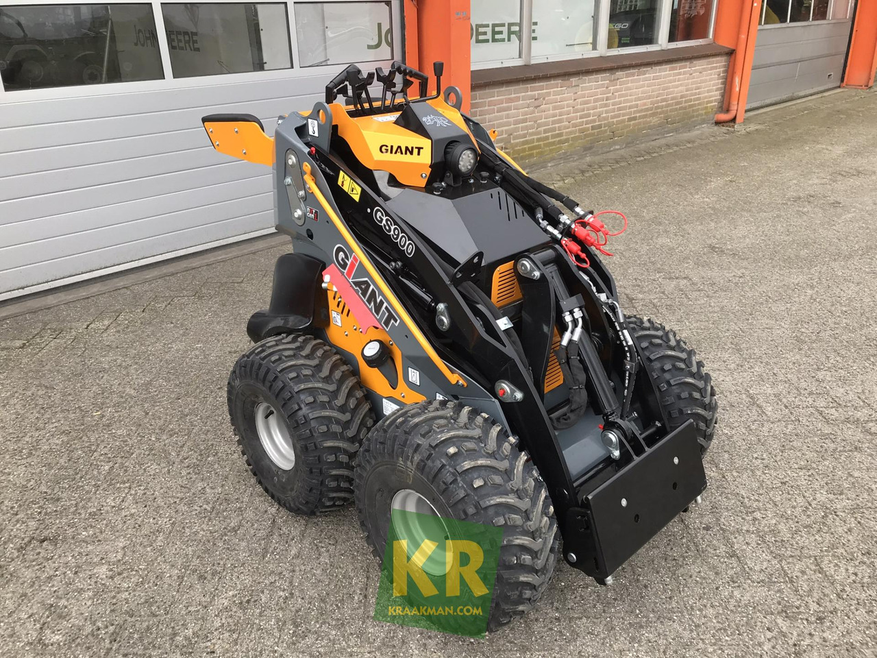 Giant GS900 - מעמיס קומפקטי: תמונה 2 Giant GS900 - מעמיס קומפקטי: תמונה 2