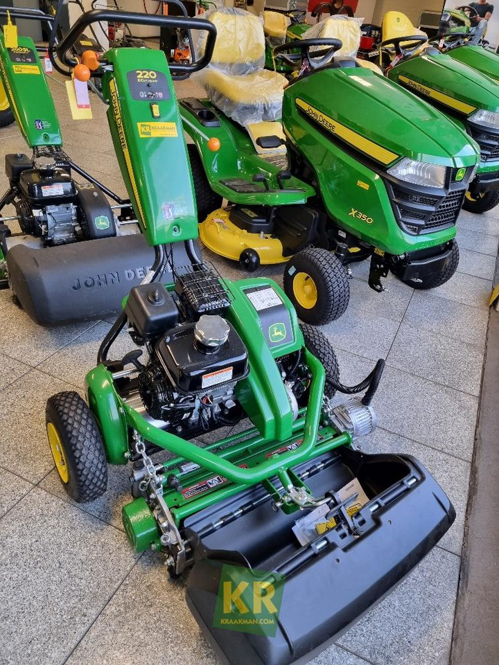 John Deere 220 - מכסחת גינה: תמונה 1 John Deere 220 - מכסחת גינה: תמונה 1