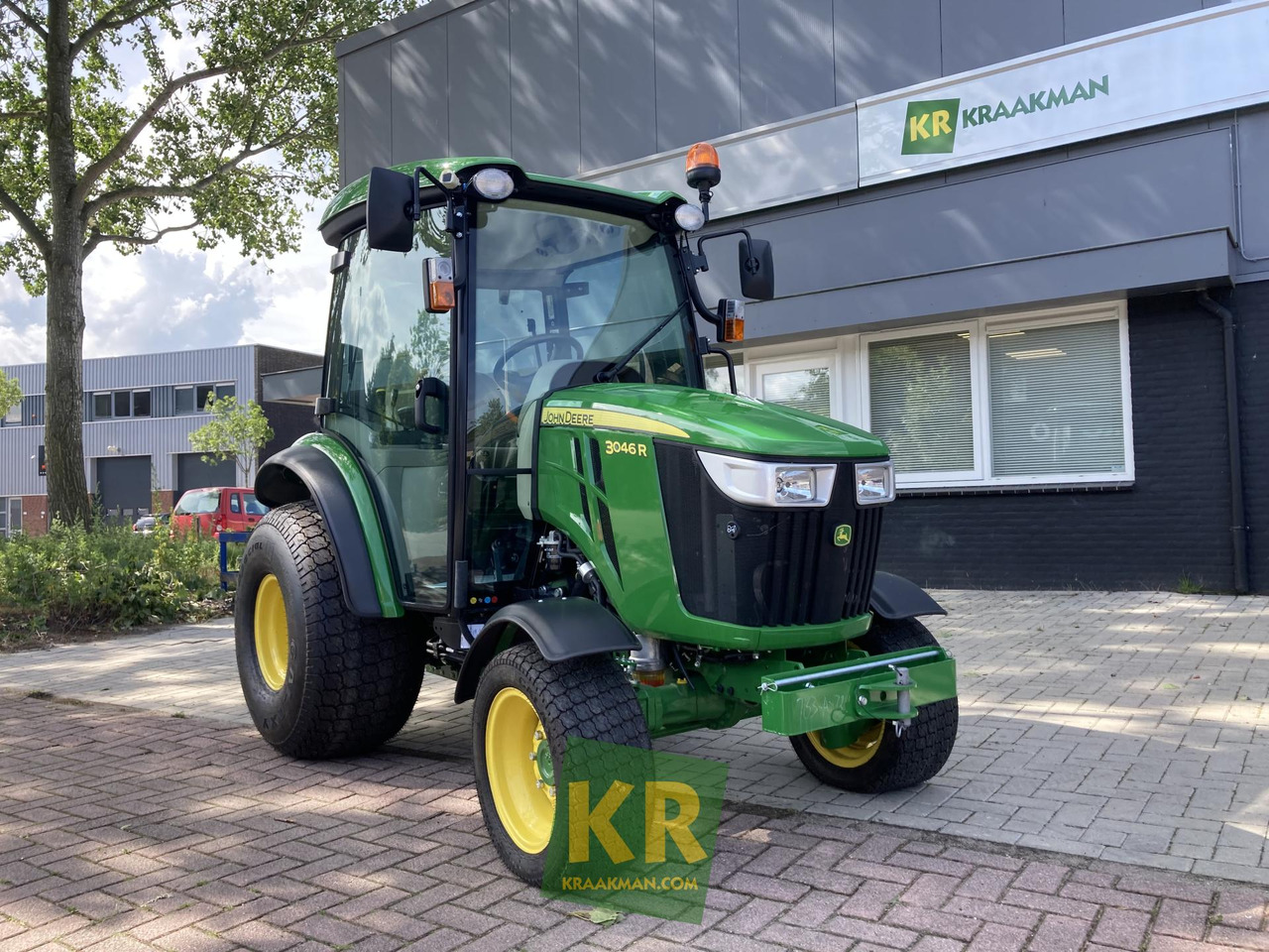 John Deere 3046R - טרקטור קומפקטי: תמונה 1 John Deere 3046R - טרקטור קומפקטי: תמונה 1