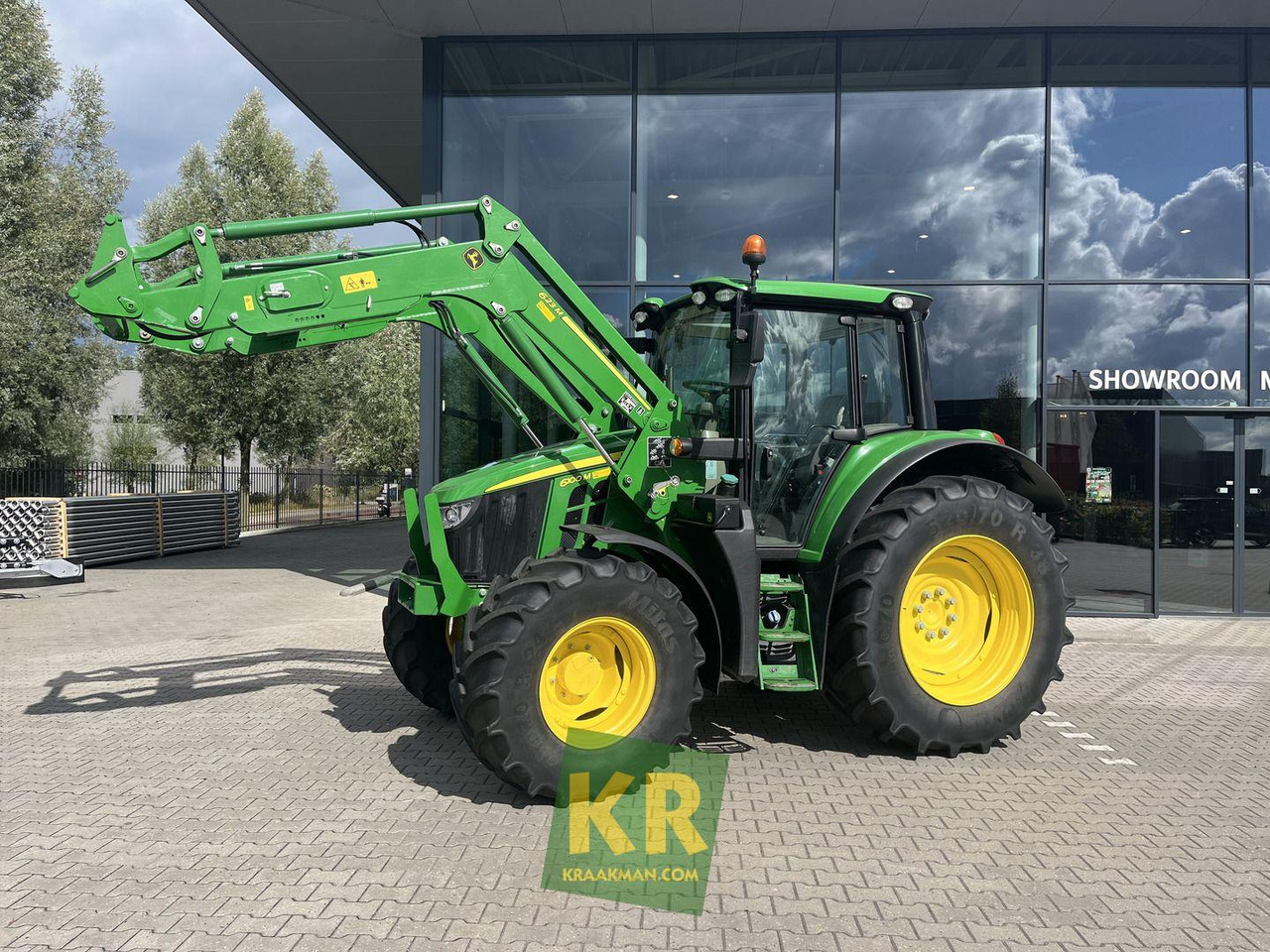 John Deere 6100M - טרקטור חקלאי: תמונה 1 John Deere 6100M - טרקטור חקלאי: תמונה 1