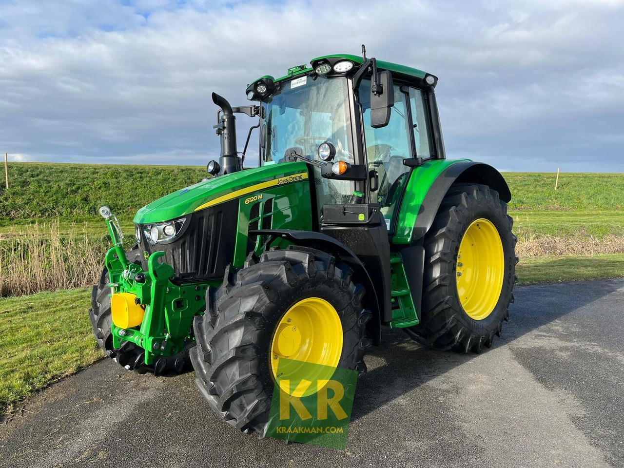 John Deere 6120M - טרקטור חקלאי: תמונה 1 John Deere 6120M - טרקטור חקלאי: תמונה 1
