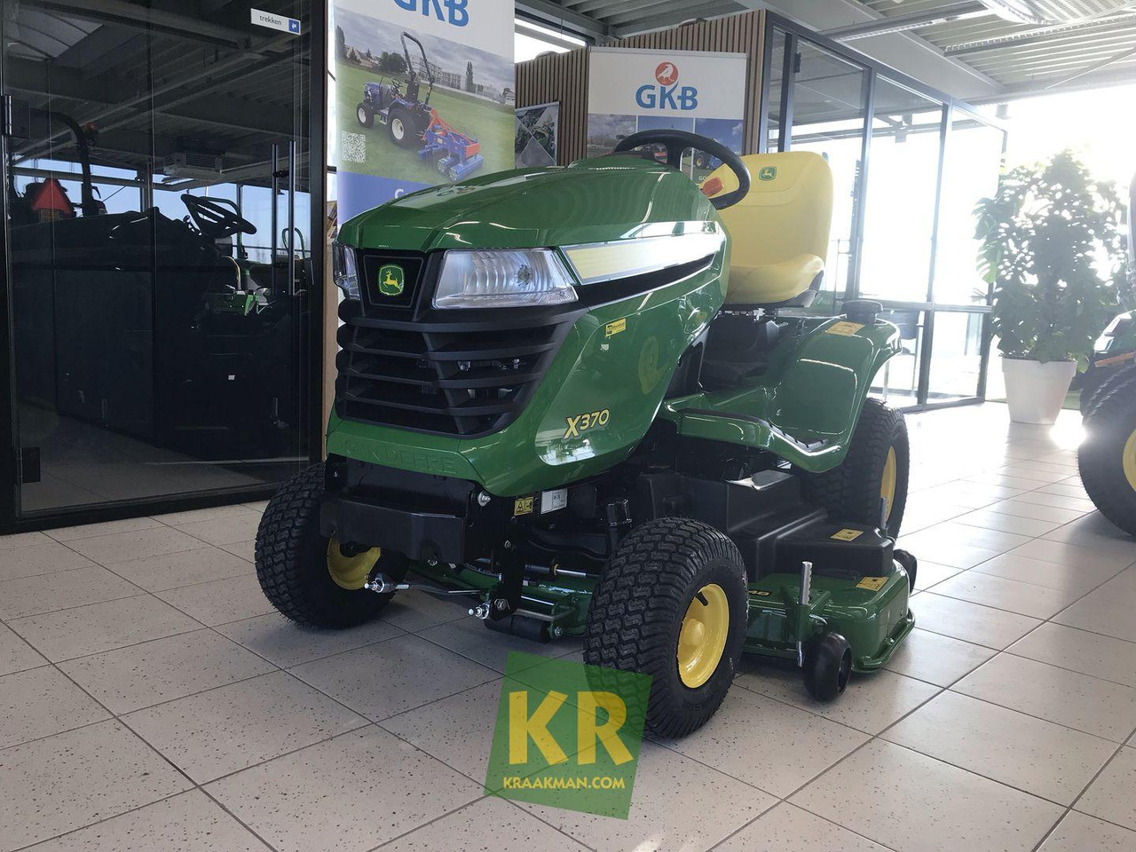 John Deere X370 - מכסחת גינה: תמונה 3 John Deere X370 - מכסחת גינה: תמונה 3