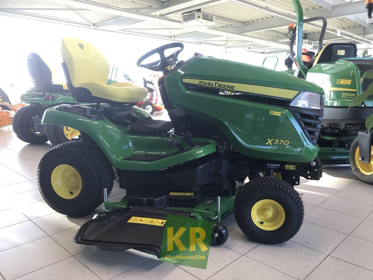 John Deere X370 - מכסחת גינה: תמונה 4 John Deere X370 - מכסחת גינה: תמונה 4