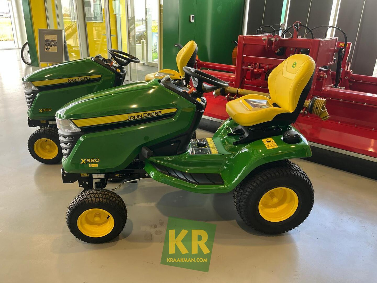 John Deere X380 - מכסחת גינה: תמונה 4 John Deere X380 - מכסחת גינה: תמונה 4