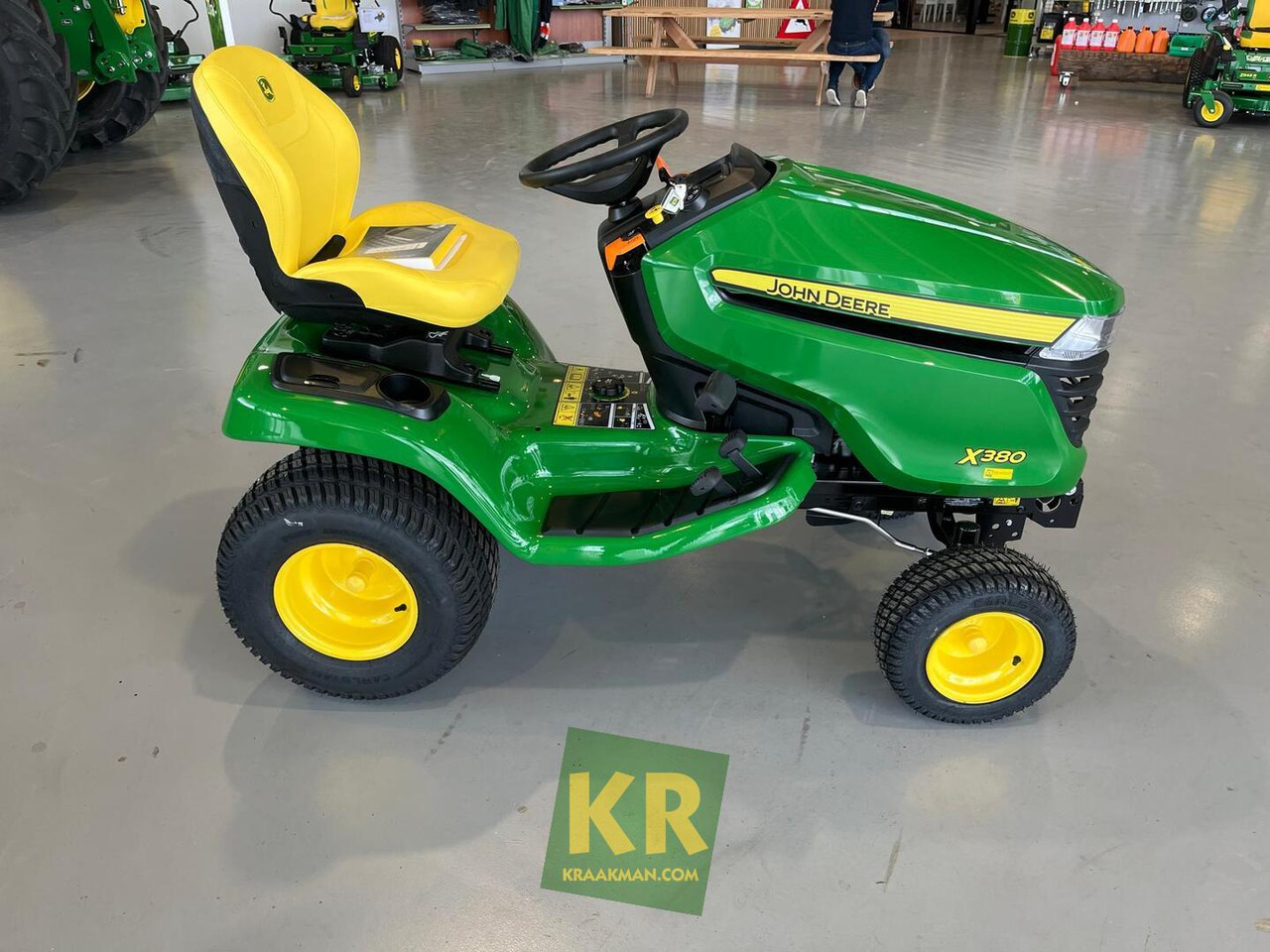 John Deere X380 - מכסחת גינה: תמונה 5 John Deere X380 - מכסחת גינה: תמונה 5