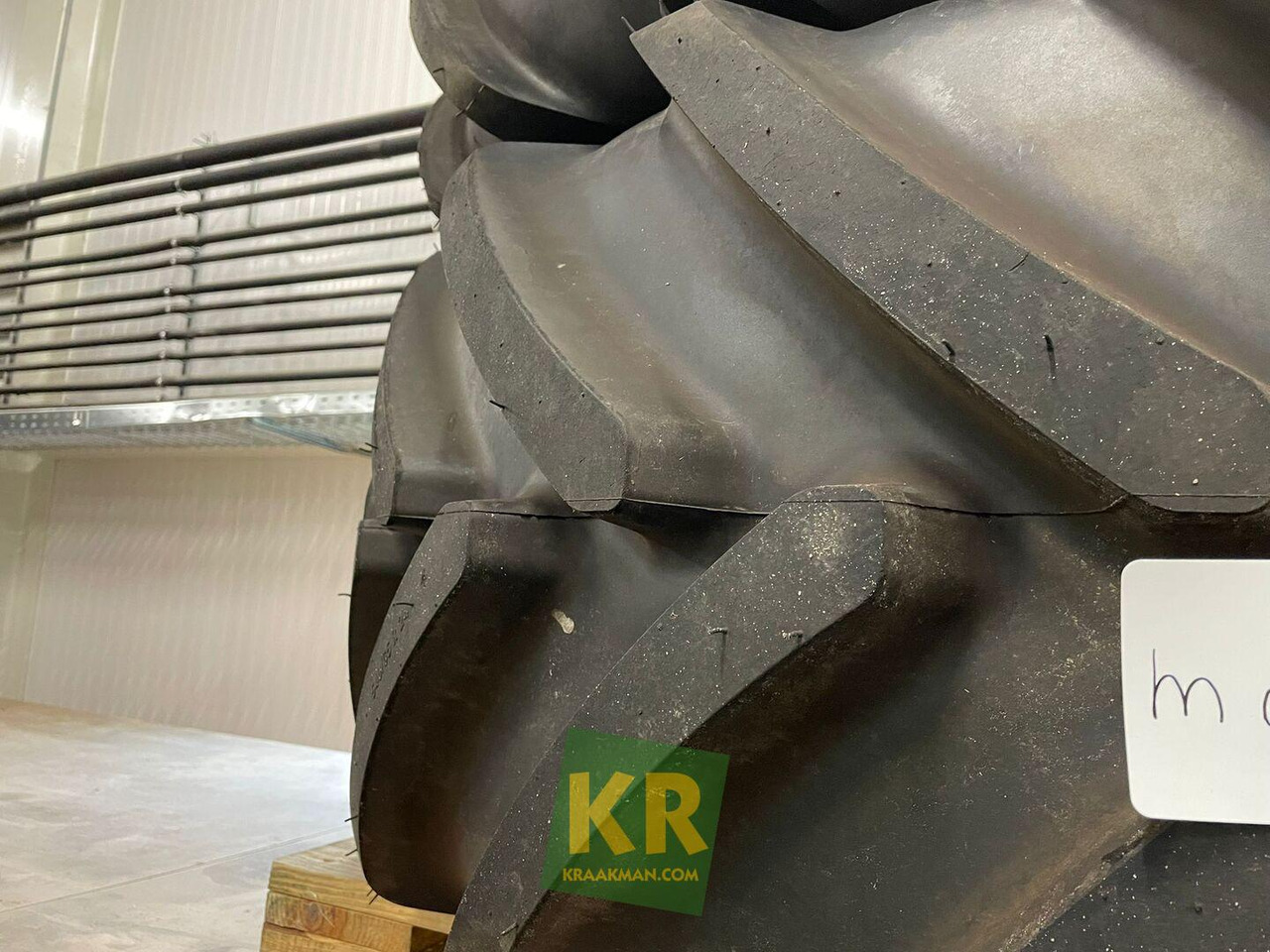 Michelin Multibib 540/65R24  - חבילת גלגלים וצמיגים עבור מכונה חקלאית: תמונה 2 Michelin Multibib 540/65R24  - חבילת גלגלים וצמיגים עבור מכונה חקלאית: תמונה 2