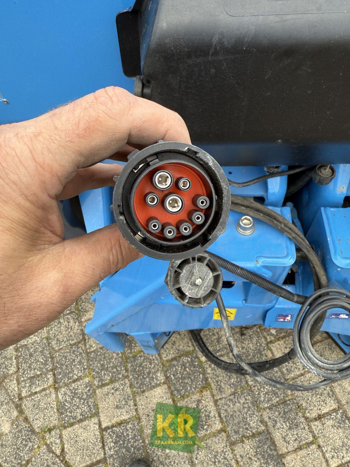 Polaris 14 Lemken - מפזרת דשן: תמונה 1 Polaris 14 Lemken - מפזרת דשן: תמונה 1