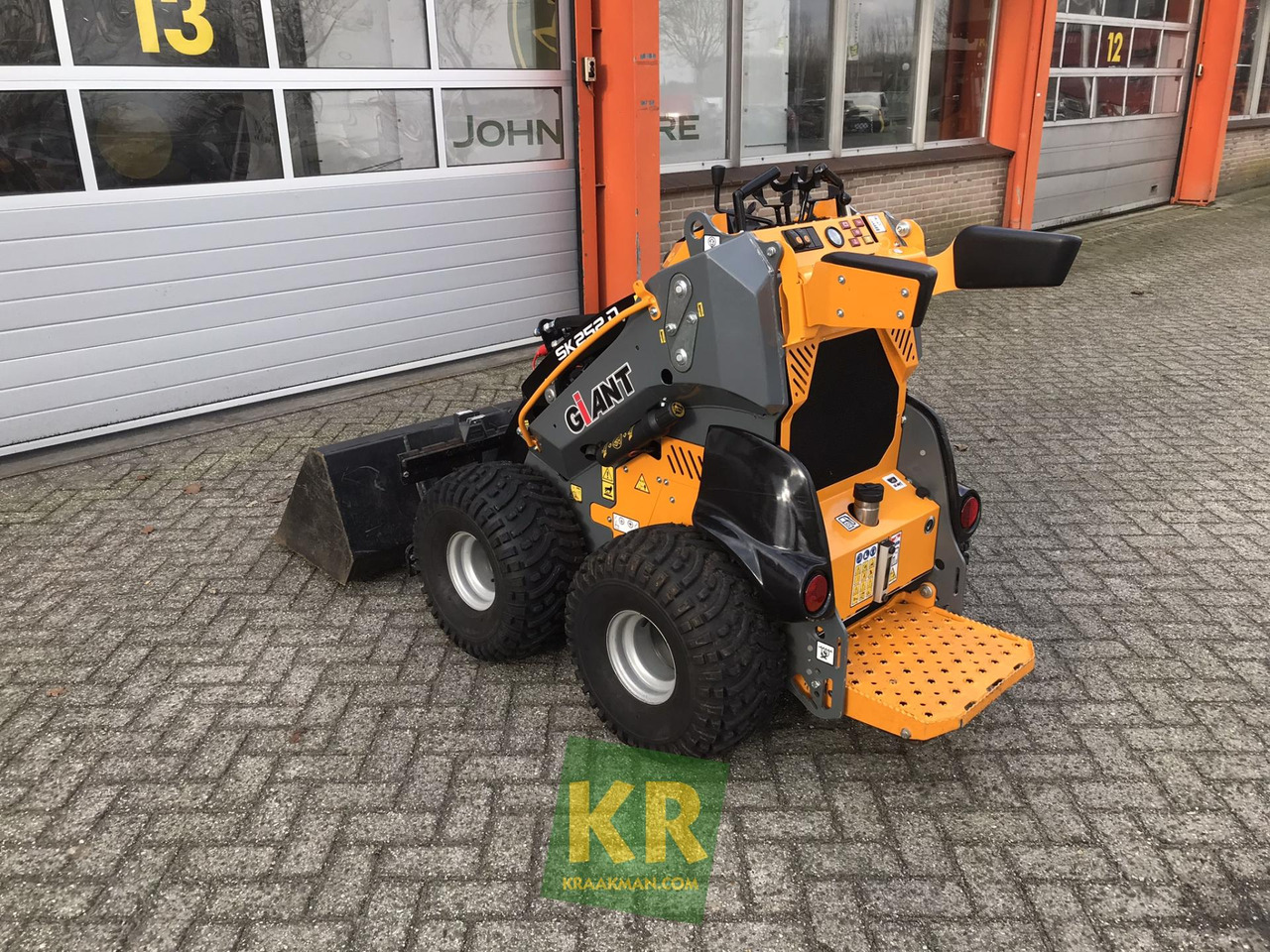 SK252D Giant - מעמיס קומפקטי: תמונה 5 SK252D Giant - מעמיס קומפקטי: תמונה 5