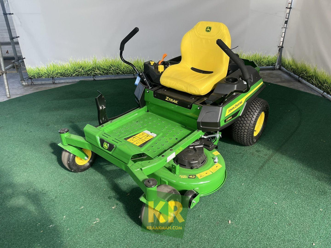 Z315E Zeroturn maaier John Deere - מכסחת גינה: תמונה 2 Z315E Zeroturn maaier John Deere - מכסחת גינה: תמונה 2