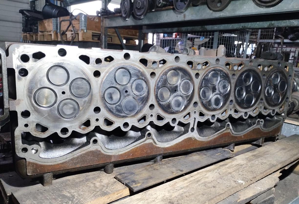 GŁOWICA SILNIKA DAF XF 105 CF 85 EURO 5 1695611 - ראש צילינדר: תמונה 2 GŁOWICA SILNIKA DAF XF 105 CF 85 EURO 5 1695611 - ראש צילינדר: תמונה 2