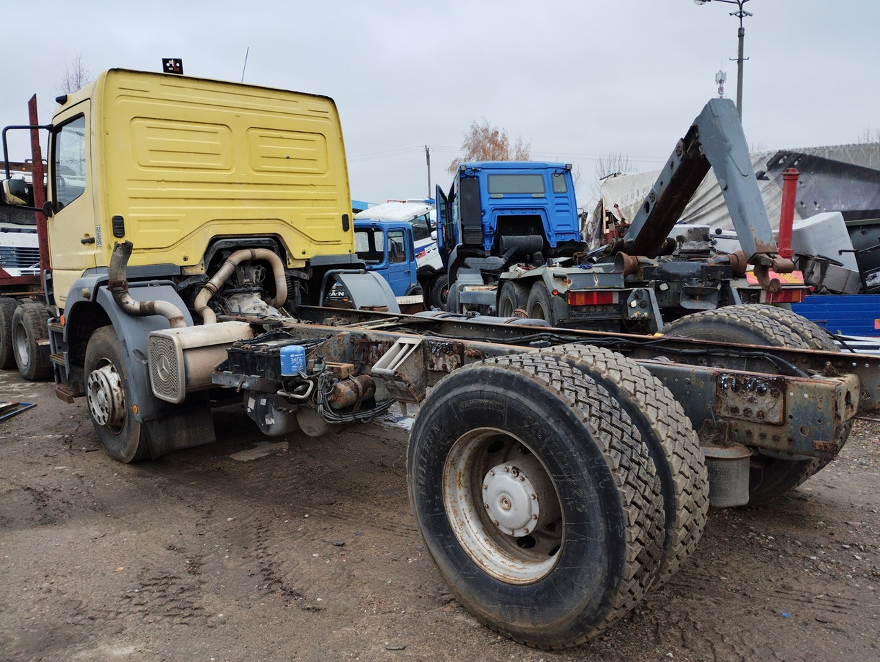MERCEDES-BENZ ATEGO 1823 - משאית עם שלדת תא: תמונה 2 MERCEDES-BENZ ATEGO 1823 - משאית עם שלדת תא: תמונה 2