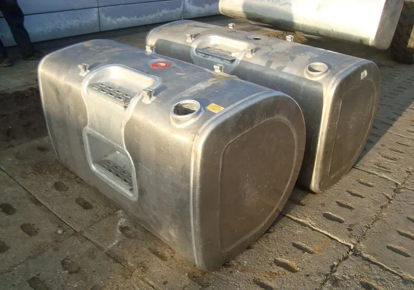 Zbiornik paliwa VOLVO RENUALT 120x70x70 - מכל דלק עבור משאית: תמונה 1 Zbiornik paliwa VOLVO RENUALT 120x70x70 - מכל דלק עבור משאית: תמונה 1