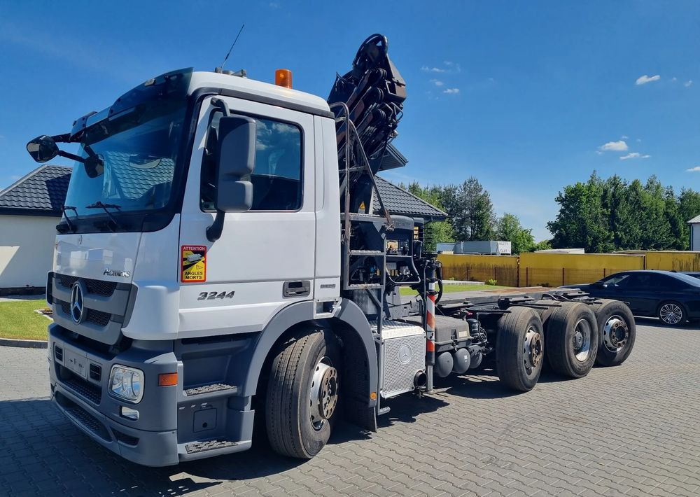 Mercedes-Benz Actros 3244 - משאית עם שלדת תא: תמונה 1 Mercedes-Benz Actros 3244 - משאית עם שלדת תא: תמונה 1