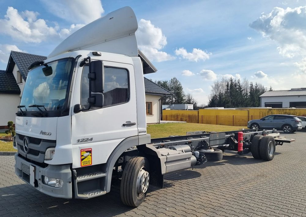 Mercedes-Benz Atego 1224 - משאית עם שלדת תא: תמונה 1 Mercedes-Benz Atego 1224 - משאית עם שלדת תא: תמונה 1