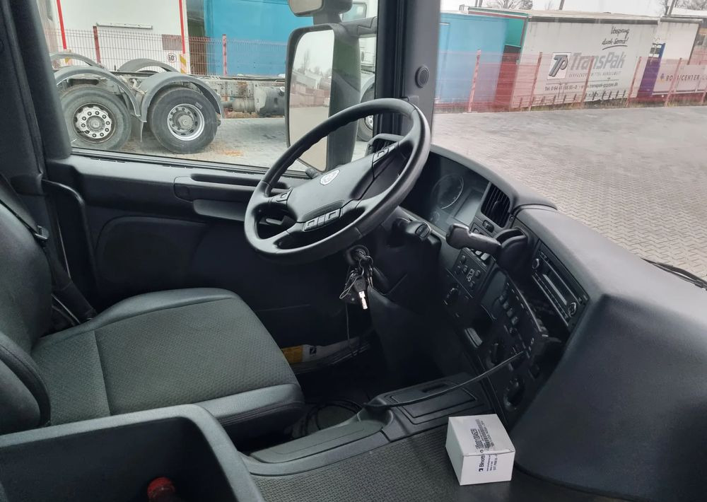 משאית אשפה Scania P360: תמונה 8