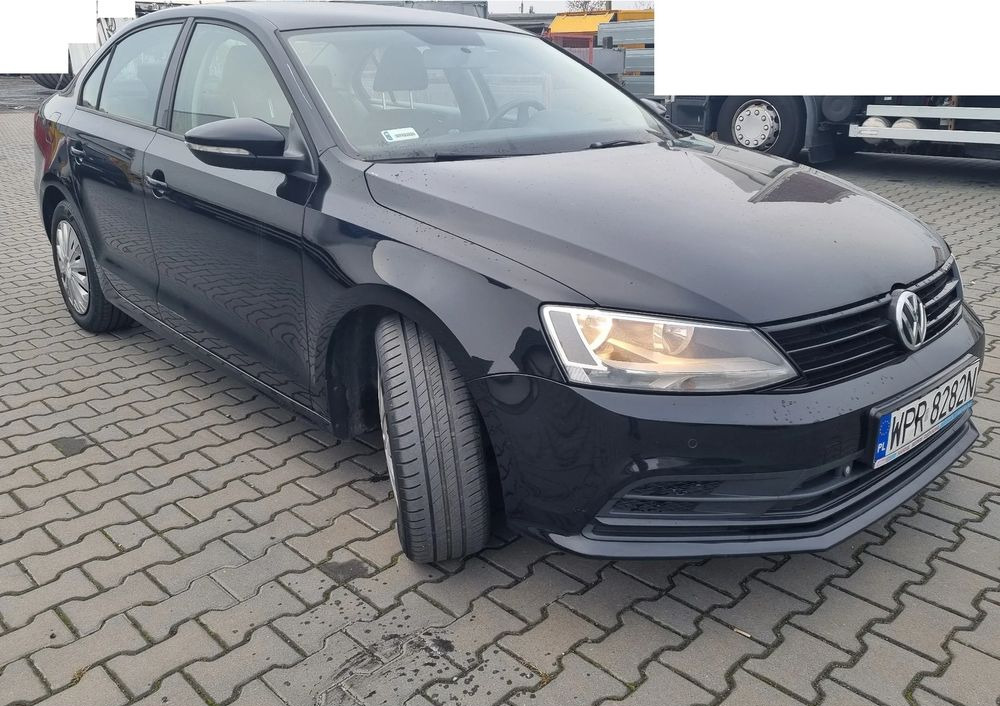 Volkswagen Jetta 2.0 TDI DPF BMT Trendline - סדאן: תמונה 2 Volkswagen Jetta 2.0 TDI DPF BMT Trendline - סדאן: תמונה 2