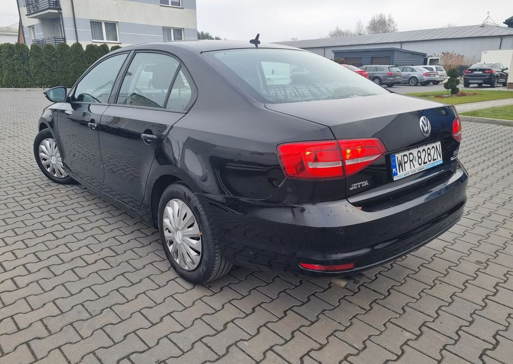 Volkswagen Jetta 2.0 TDI DPF BMT Trendline - סדאן: תמונה 3 Volkswagen Jetta 2.0 TDI DPF BMT Trendline - סדאן: תמונה 3