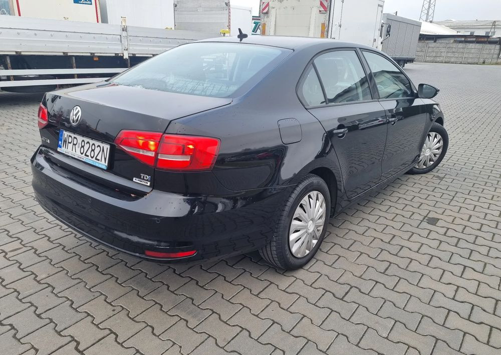Volkswagen Jetta 2.0 TDI DPF BMT Trendline - סדאן: תמונה 4 Volkswagen Jetta 2.0 TDI DPF BMT Trendline - סדאן: תמונה 4