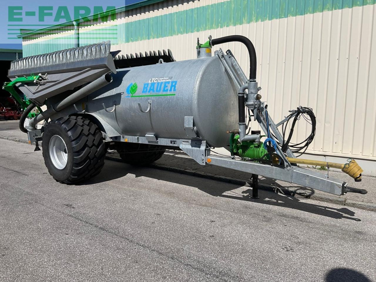 Bauer V 81 mit Schleppfix SFA 9 - ציוד דישון: תמונה 1 Bauer V 81 mit Schleppfix SFA 9 - ציוד דישון: תמונה 1