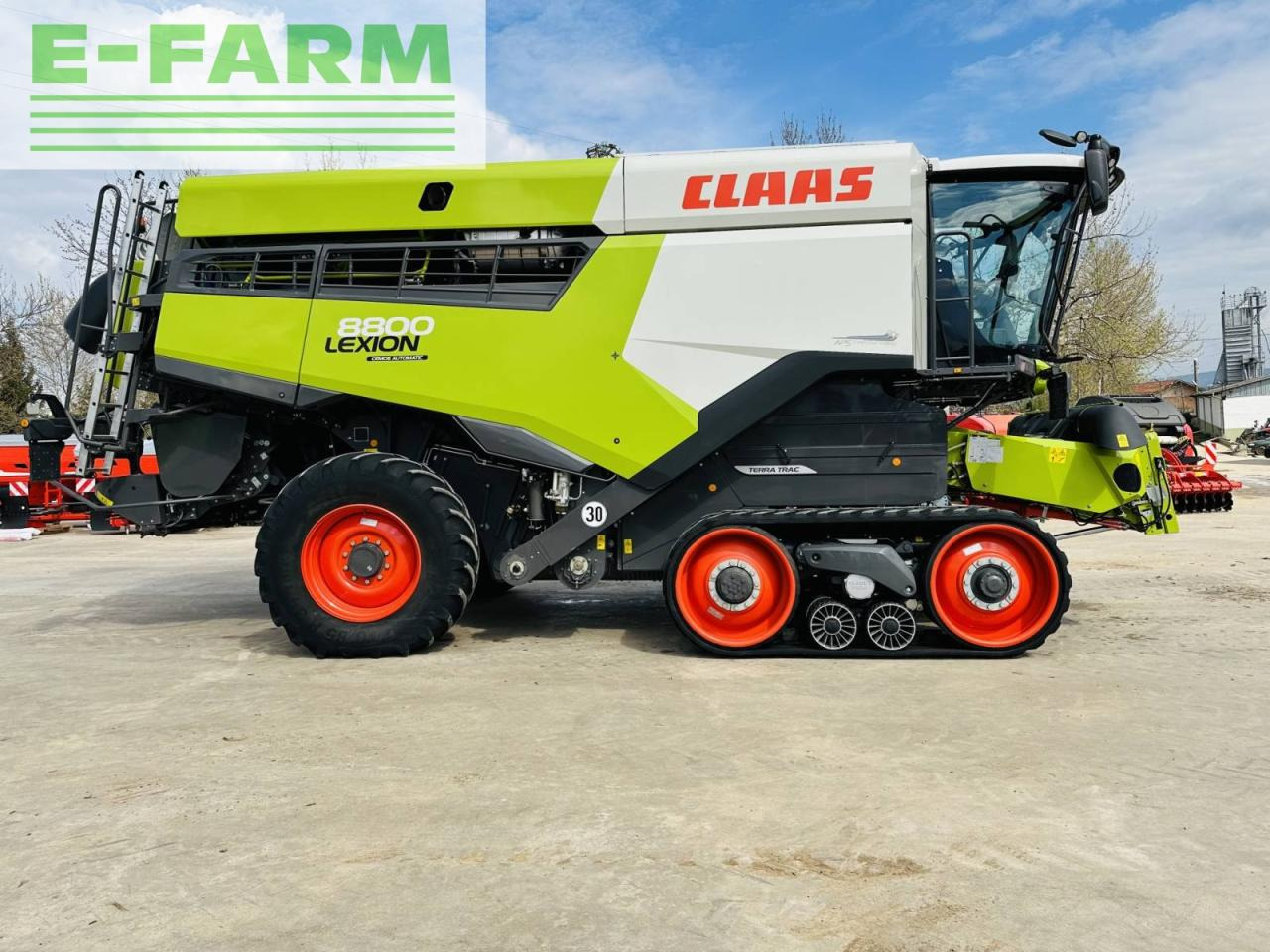 CLAAS LEXION 8800 TT E5 - מקצרת קומבינה: תמונה 4 CLAAS LEXION 8800 TT E5 - מקצרת קומבינה: תמונה 4