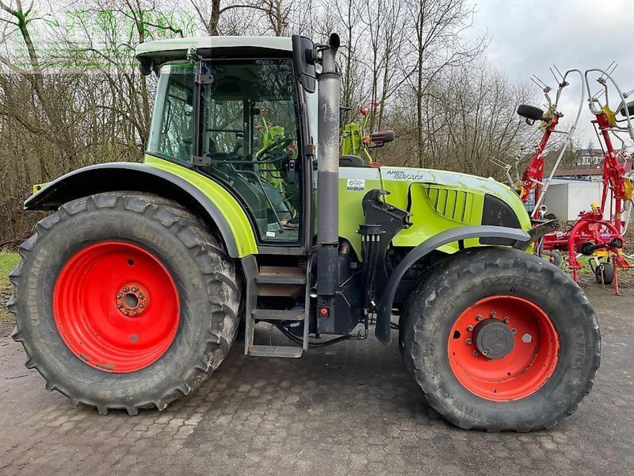 CLAAS ares 697 atz mit fronthydraulik und frontladerkonsolen stoll ATZ - טרקטור חקלאי: תמונה 2 CLAAS ares 697 atz mit fronthydraulik und frontladerkonsolen stoll ATZ - טרקטור חקלאי: תמונה 2