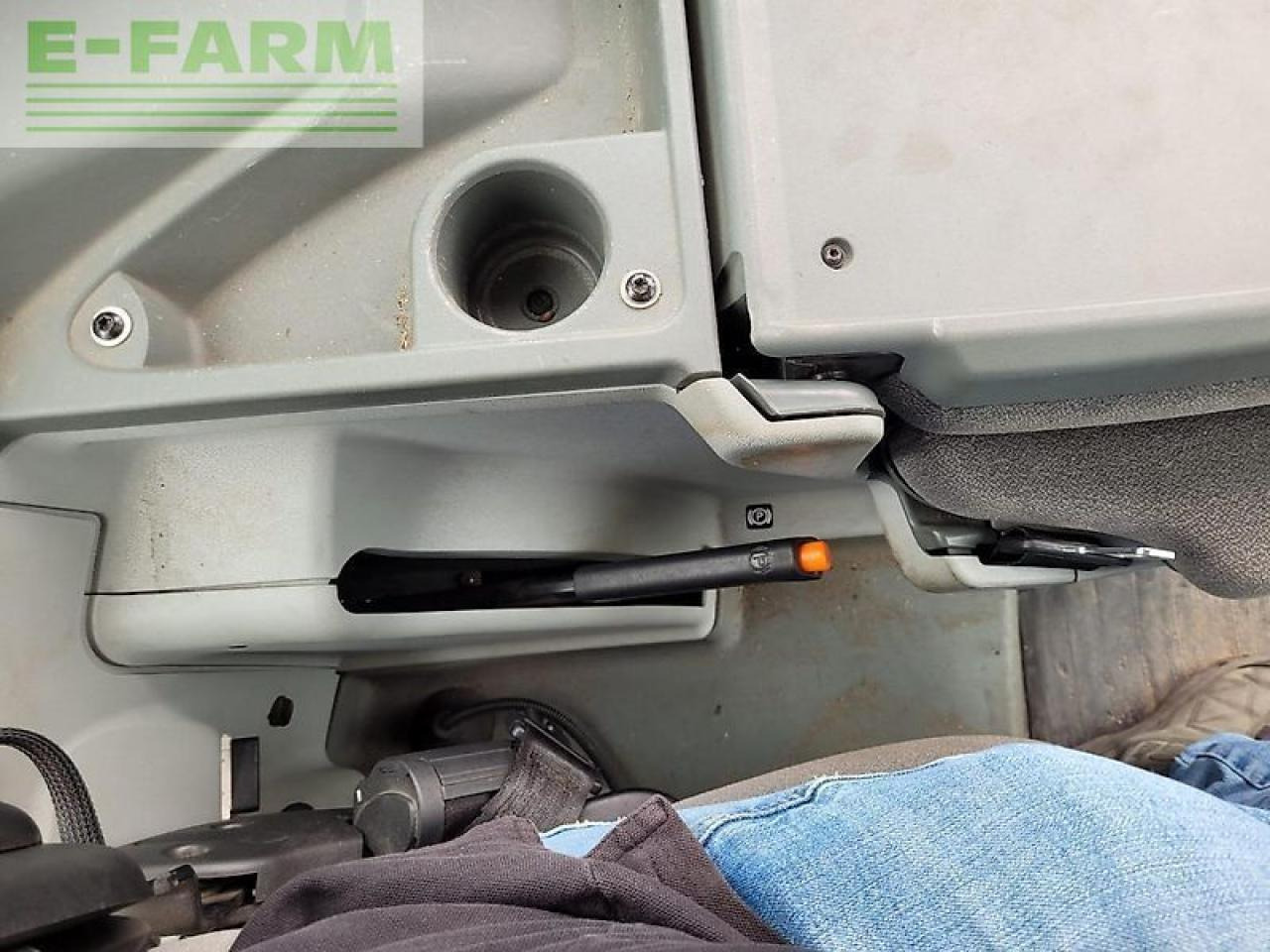 טרקטור חקלאי CLAAS arion 620 mit dücker dua 800 ausleger und 2 werkzeugen: תמונה 25