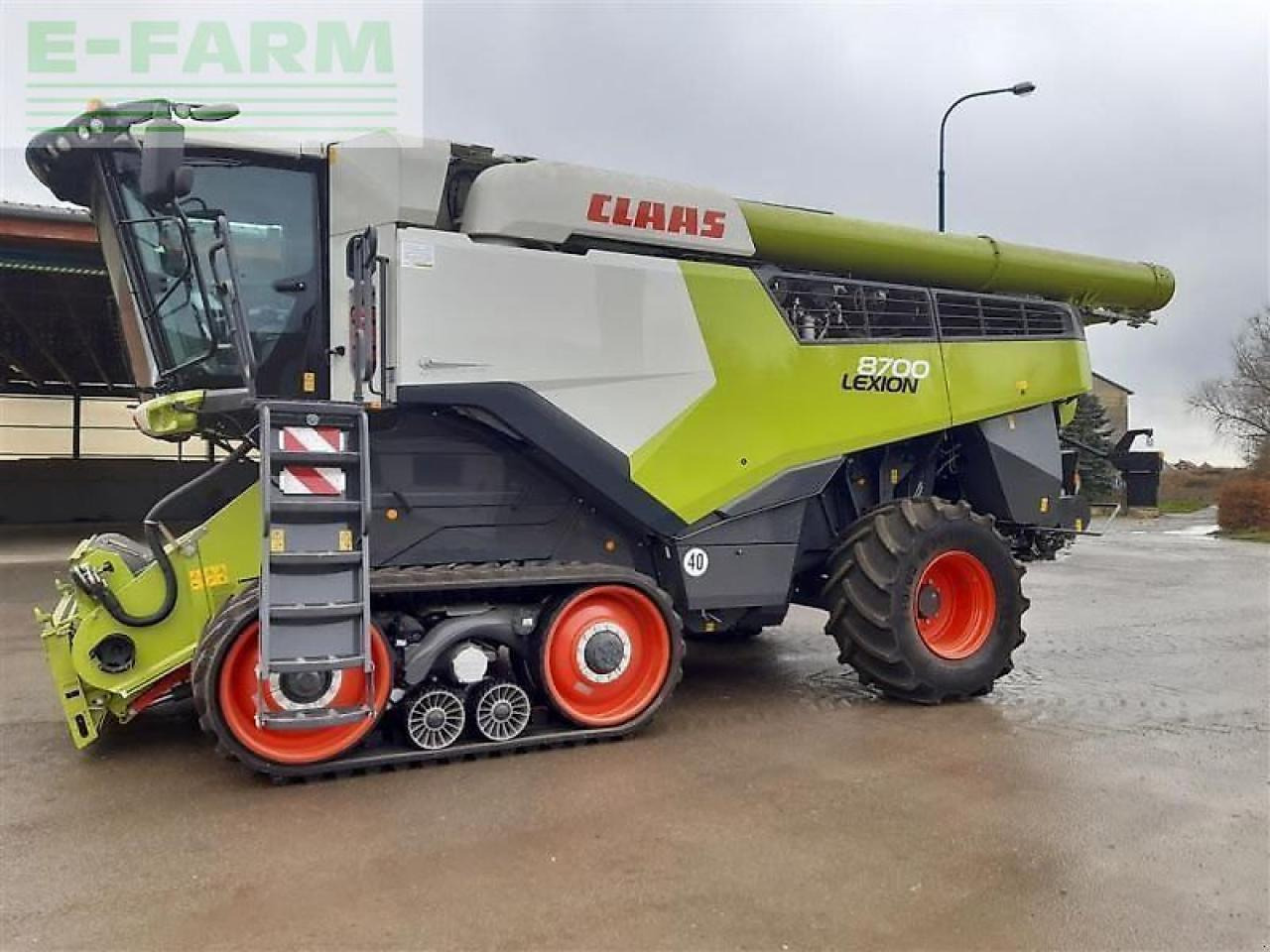 CLAAS gebr. mähdrescher lexion8700tt - מקצרת קומבינה: תמונה 1 CLAAS gebr. mähdrescher lexion8700tt - מקצרת קומבינה: תמונה 1
