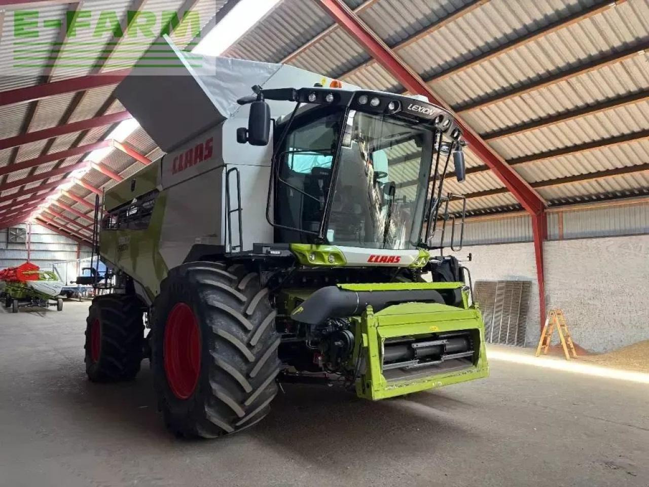 CLAAS lexion 8800 4wd - מקצרת קומבינה: תמונה 2 CLAAS lexion 8800 4wd - מקצרת קומבינה: תמונה 2