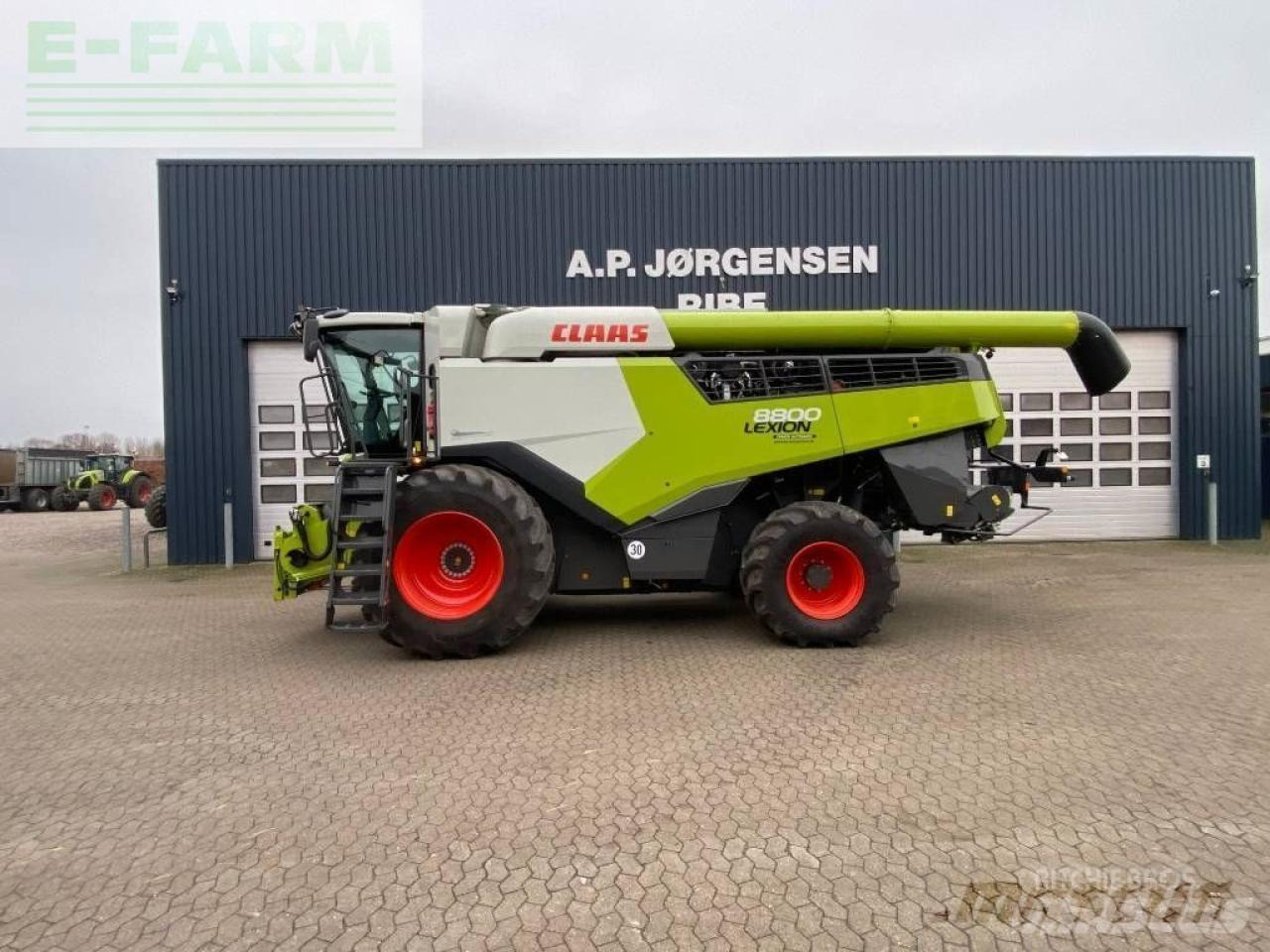 CLAAS lexion 8800 4wd - מקצרת קומבינה: תמונה 1 CLAAS lexion 8800 4wd - מקצרת קומבינה: תמונה 1