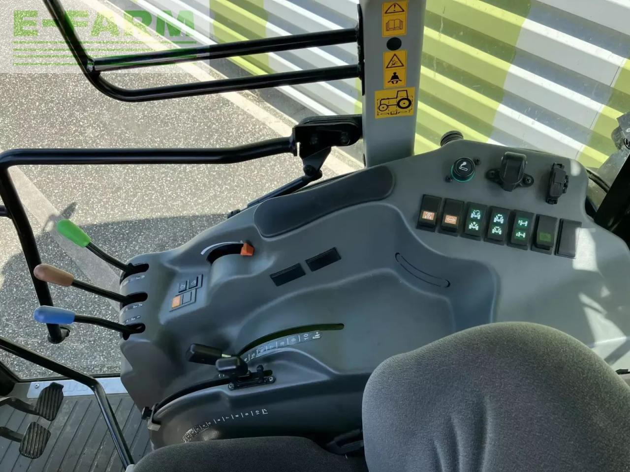 CLAAS nexos 220 vl VL - טרקטור חקלאי: תמונה 3 CLAAS nexos 220 vl VL - טרקטור חקלאי: תמונה 3