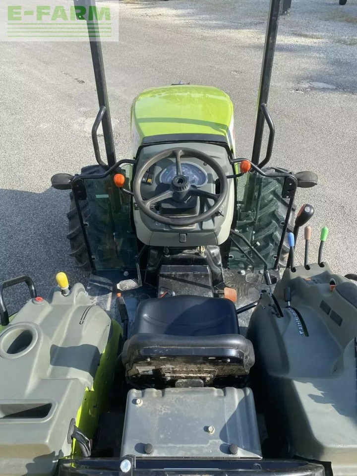 CLAAS nexos 240 f arceau 4rm F - טרקטור חקלאי: תמונה 4 CLAAS nexos 240 f arceau 4rm F - טרקטור חקלאי: תמונה 4