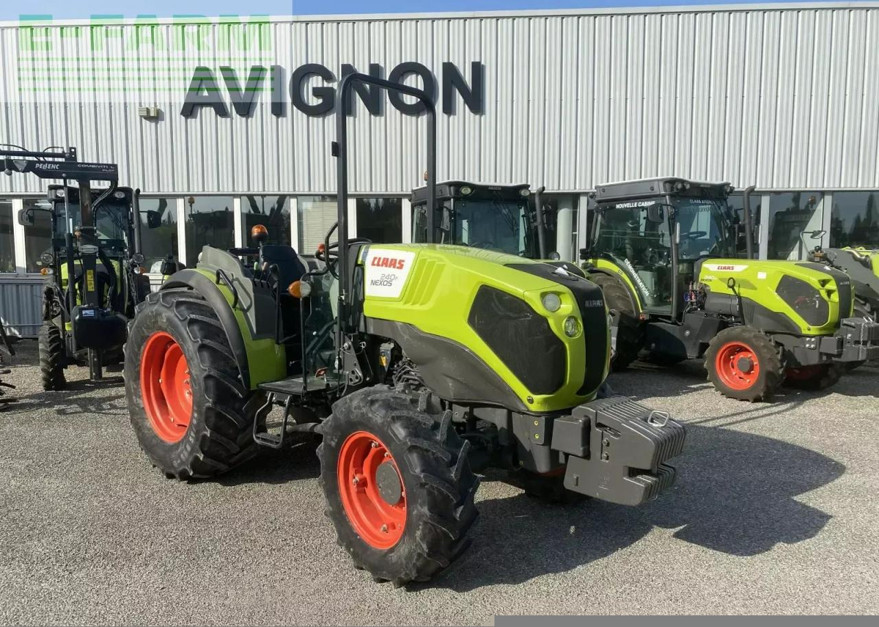 CLAAS nexos 240 f arceau 4rm F - טרקטור חקלאי: תמונה 1 CLAAS nexos 240 f arceau 4rm F - טרקטור חקלאי: תמונה 1