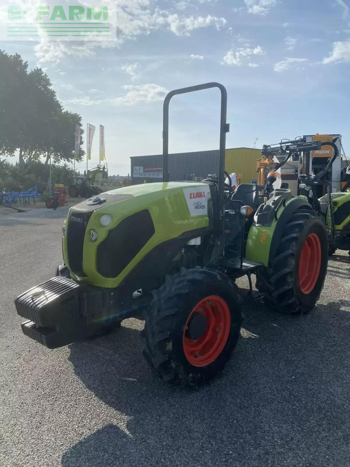 CLAAS nexos 240 f arceau 4rm - טרקטור חקלאי: תמונה 2 CLAAS nexos 240 f arceau 4rm - טרקטור חקלאי: תמונה 2