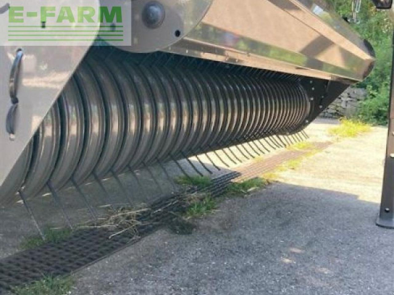 מכונת צרור מרובעת CLAAS variant 585 rc pro: תמונה 9
