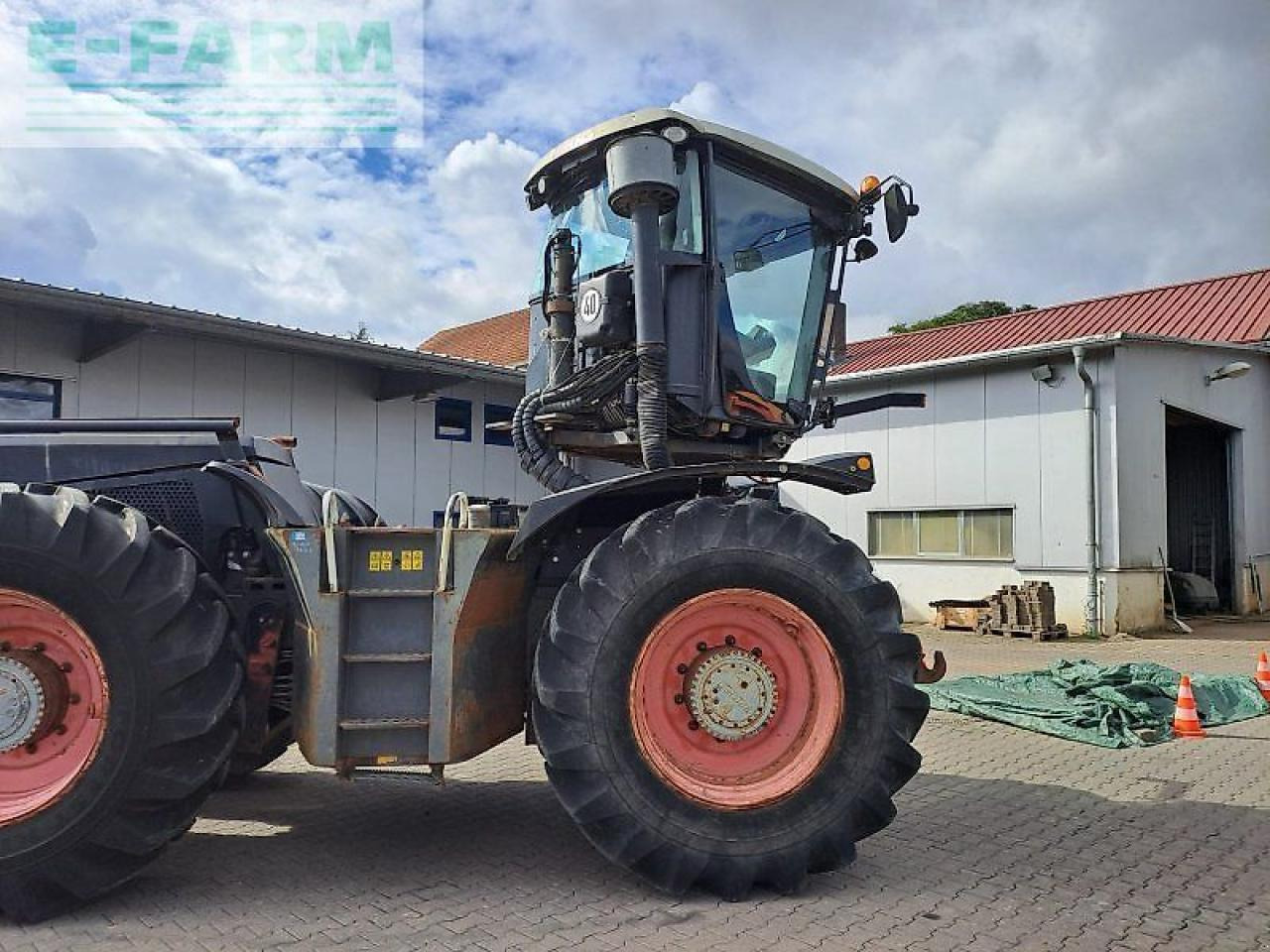 CLAAS xerion 3300 trac vc TRAC VC - טרקטור חקלאי: תמונה 4 CLAAS xerion 3300 trac vc TRAC VC - טרקטור חקלאי: תמונה 4