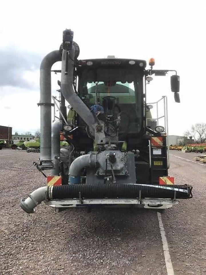 CLAAS xerion 3800 saddle trac - מרסס בהנעה עצמית: תמונה 2 CLAAS xerion 3800 saddle trac - מרסס בהנעה עצמית: תמונה 2