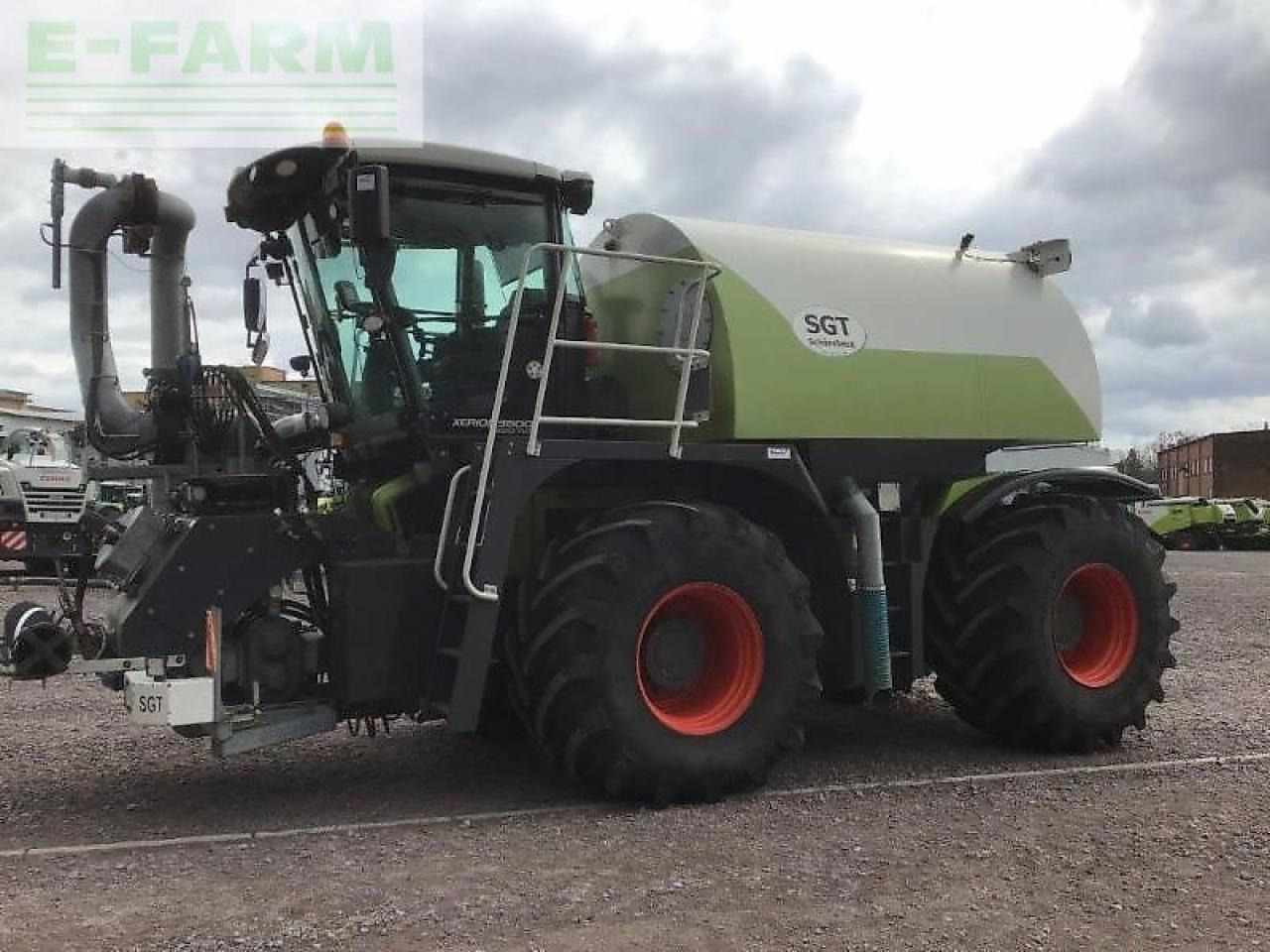 CLAAS xerion 3800 saddle trac - מרסס בהנעה עצמית: תמונה 1 CLAAS xerion 3800 saddle trac - מרסס בהנעה עצמית: תמונה 1